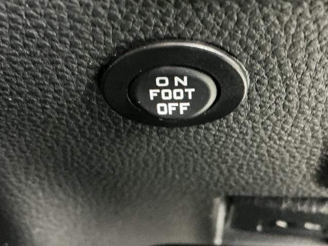 カローラクロス ハイブリッドＺ　ナビ　Ｒカメラ　ブルートゥース　フルセグ　コーナーソナー　ＵＳＢ　衝突軽減Ｂ　記録簿有　シートヒーター付き　スマキ－　Ｂモニター　アクティブクルーズコントロール　アイドリングストップ　イモビ　ＬＥＤ（48枚目）