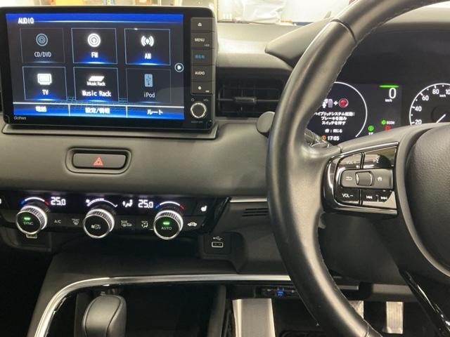 ヴェゼル ｅ：ＨＥＶＺ　ナビ　Ｒカメラ　ブルートゥース　フルセグ　衝突回避支援ブレーキ機能　スマキ　Ｐトランク　フルオートエアコン　エアバッグ　両席エアバック　記録簿付　パワーウィンドウ　ＬＥＤランプ　ソナー　クルーズＣ（3枚目）