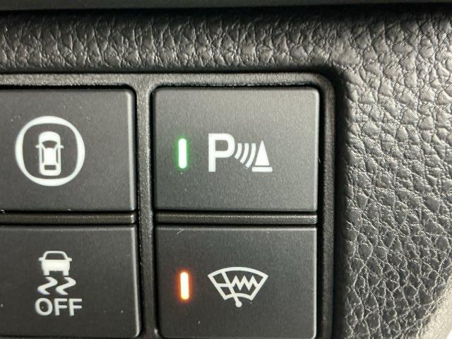 ヴェゼル ｅ：ＨＥＶＺ　ナビ　Ｒカメラ　ブルートゥース　フルセグ　衝突回避支援ブレーキ機能　スマキ　Ｐトランク　フルオートエアコン　エアバッグ　両席エアバック　記録簿付　パワーウィンドウ　ＬＥＤランプ　ソナー　クルーズＣ（22枚目）