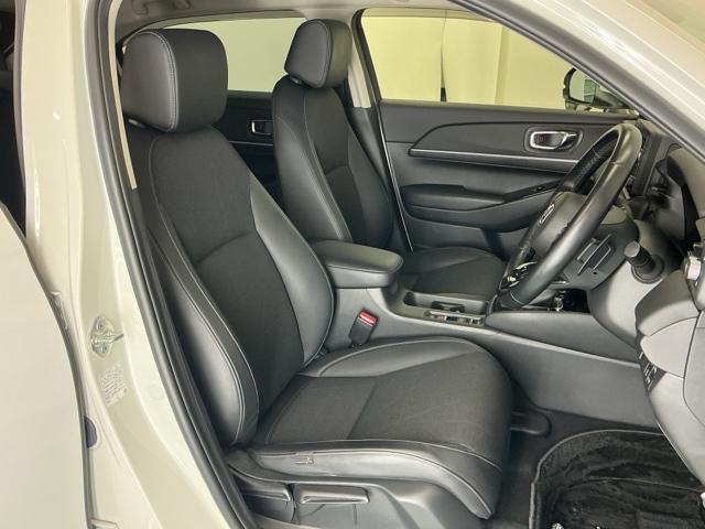 ヴェゼル ｅ：ＨＥＶＺ　ナビ　Ｒカメラ　ブルートゥース　フルセグ　衝突回避支援ブレーキ機能　スマキ　Ｐトランク　フルオートエアコン　エアバッグ　両席エアバック　記録簿付　パワーウィンドウ　ＬＥＤランプ　ソナー　クルーズＣ（24枚目）