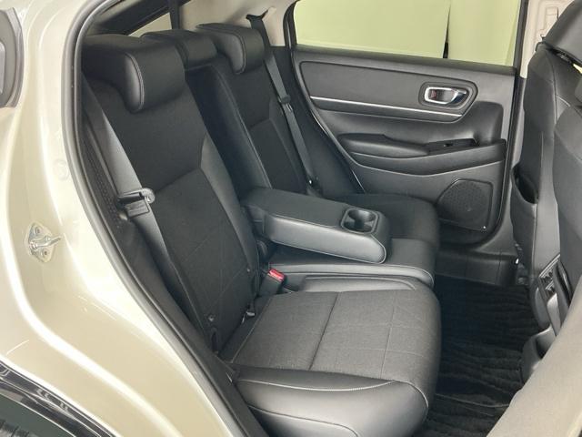 ヴェゼル ｅ：ＨＥＶＺ　ナビ　Ｒカメラ　ブルートゥース　フルセグ　衝突回避支援ブレーキ機能　スマキ　Ｐトランク　フルオートエアコン　エアバッグ　両席エアバック　記録簿付　パワーウィンドウ　ＬＥＤランプ　ソナー　クルーズＣ（25枚目）