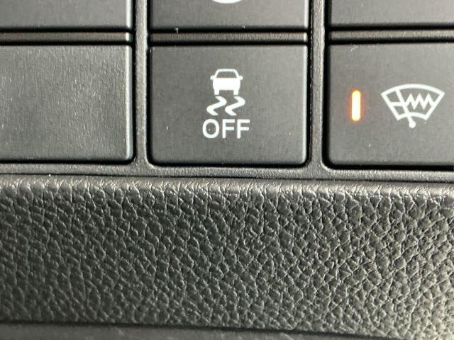 ヴェゼル ｅ：ＨＥＶＺ　ナビ　Ｒカメラ　ブルートゥース　フルセグ　衝突回避支援ブレーキ機能　スマキ　Ｐトランク　フルオートエアコン　エアバッグ　両席エアバック　記録簿付　パワーウィンドウ　ＬＥＤランプ　ソナー　クルーズＣ（28枚目）