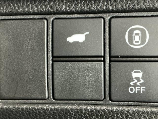 ヴェゼル ｅ：ＨＥＶＺ　ナビ　Ｒカメラ　ブルートゥース　フルセグ　衝突回避支援ブレーキ機能　スマキ　Ｐトランク　フルオートエアコン　エアバッグ　両席エアバック　記録簿付　パワーウィンドウ　ＬＥＤランプ　ソナー　クルーズＣ（29枚目）