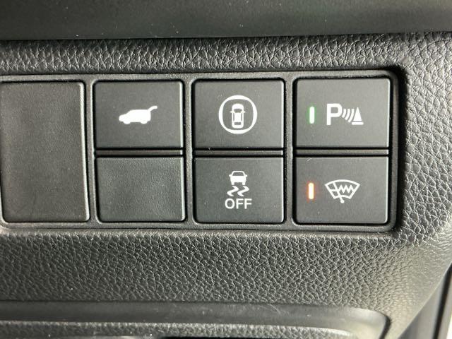 ヴェゼル ｅ：ＨＥＶＺ　ナビ　Ｒカメラ　ブルートゥース　フルセグ　衝突回避支援ブレーキ機能　スマキ　Ｐトランク　フルオートエアコン　エアバッグ　両席エアバック　記録簿付　パワーウィンドウ　ＬＥＤランプ　ソナー　クルーズＣ（30枚目）