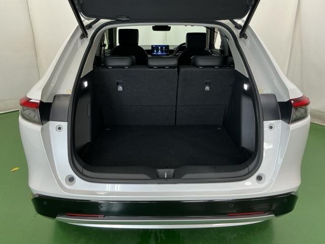 ヴェゼル ｅ：ＨＥＶＺ　ナビ　Ｒカメラ　ブルートゥース　フルセグ　衝突回避支援ブレーキ機能　スマキ　Ｐトランク　フルオートエアコン　エアバッグ　両席エアバック　記録簿付　パワーウィンドウ　ＬＥＤランプ　ソナー　クルーズＣ（31枚目）