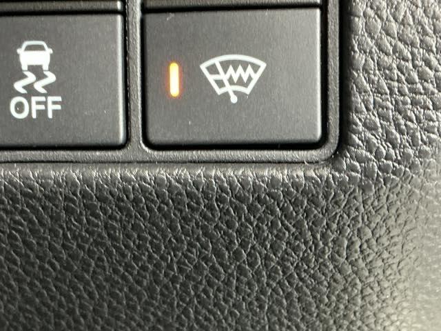 ヴェゼル ｅ：ＨＥＶＺ　ナビ　Ｒカメラ　ブルートゥース　フルセグ　衝突回避支援ブレーキ機能　スマキ　Ｐトランク　フルオートエアコン　エアバッグ　両席エアバック　記録簿付　パワーウィンドウ　ＬＥＤランプ　ソナー　クルーズＣ（53枚目）