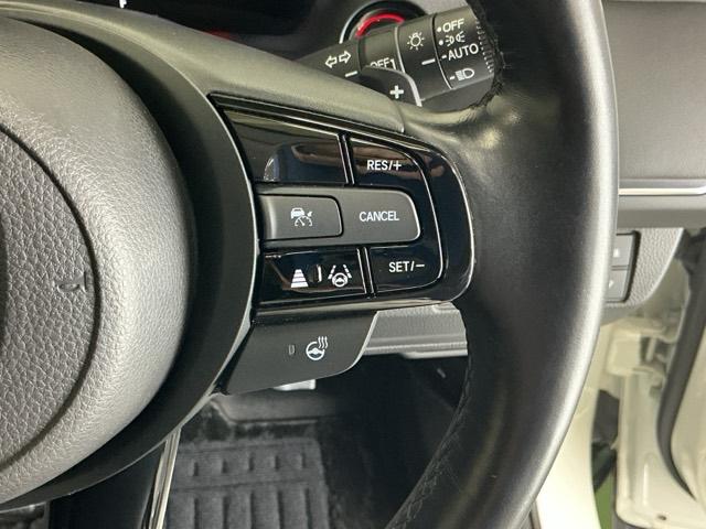 ヴェゼル ｅ：ＨＥＶＺ　ナビ　Ｒカメラ　ブルートゥース　フルセグ　衝突回避支援ブレーキ機能　スマキ　Ｐトランク　フルオートエアコン　エアバッグ　両席エアバック　記録簿付　パワーウィンドウ　ＬＥＤランプ　ソナー　クルーズＣ（55枚目）