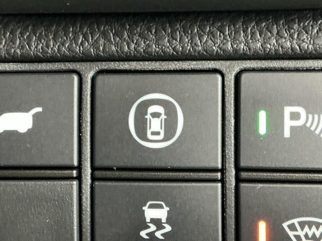 ヴェゼル ｅ：ＨＥＶＺ　ナビ　Ｒカメラ　ブルートゥース　フルセグ　衝突回避支援ブレーキ機能　スマキ　Ｐトランク　フルオートエアコン　エアバッグ　両席エアバック　記録簿付　パワーウィンドウ　ＬＥＤランプ　ソナー　クルーズＣ（56枚目）