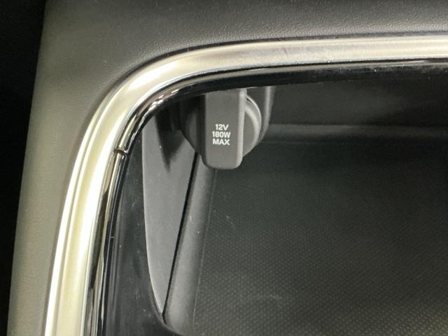 ヴェゼル ｅ：ＨＥＶＺ　ナビ　Ｒカメラ　ブルートゥース　フルセグ　衝突回避支援ブレーキ機能　スマキ　Ｐトランク　フルオートエアコン　エアバッグ　両席エアバック　記録簿付　パワーウィンドウ　ＬＥＤランプ　ソナー　クルーズＣ（59枚目）