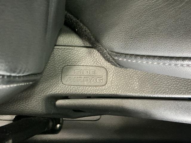 ヴェゼル ｅ：ＨＥＶＺ　ナビ　Ｒカメラ　ブルートゥース　フルセグ　衝突回避支援ブレーキ機能　スマキ　Ｐトランク　フルオートエアコン　エアバッグ　両席エアバック　記録簿付　パワーウィンドウ　ＬＥＤランプ　ソナー　クルーズＣ（61枚目）