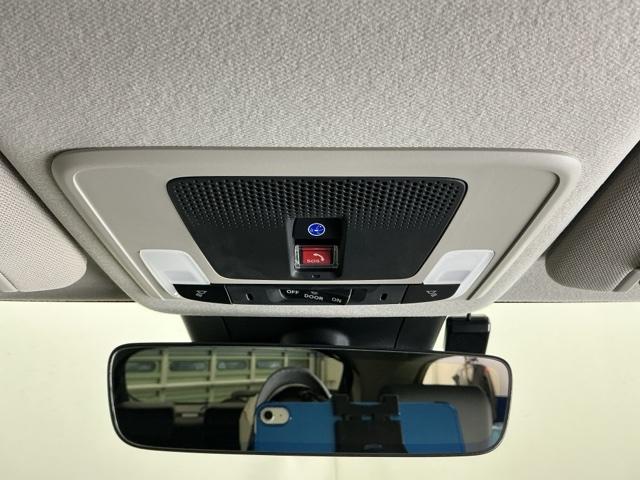 ヴェゼル ｅ：ＨＥＶＺ　ナビ　Ｒカメラ　ブルートゥース　フルセグ　衝突回避支援ブレーキ機能　スマキ　Ｐトランク　フルオートエアコン　エアバッグ　両席エアバック　記録簿付　パワーウィンドウ　ＬＥＤランプ　ソナー　クルーズＣ（63枚目）