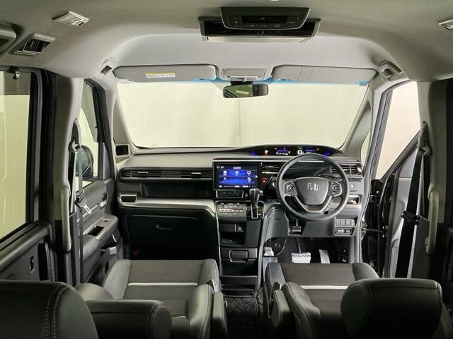 �h���C�o�[�𒆐S�Ɏ��R�Ɏ肪�͂��ʒu�ɂ`�s�Z���N�g���o�[��G�A�R���A�l�X�ȑ���X�C�b�`�Ȃǂ�z�u�A���쐫�ɗD��Ă��܂�