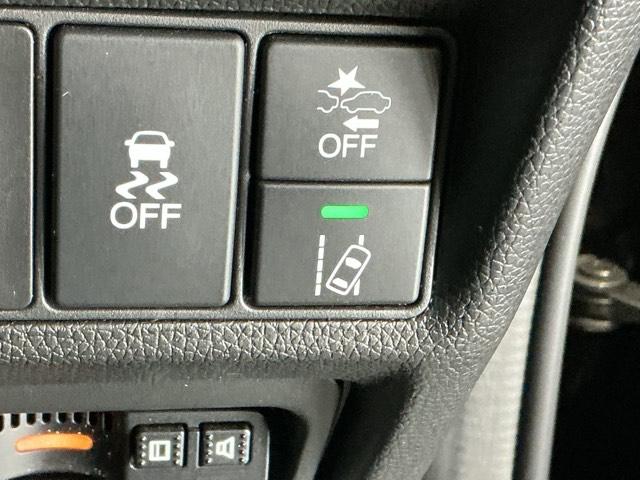 �H�O��E�}���@�\�͎Ԃ��Ԑ�����͂ݏo�������ȂƂ��ɎԐ����ɖ߂��悤�Ƀh���C�o�[�ւ��m�点���܂�