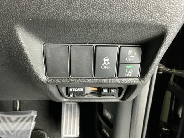 �t�r�a���͒[�q���Ă܂��B�t�r�a��������ڑ����ĉ��y�t�@�C���A�摜�t�@�C���A����t�@�C���Ȃǂ��i�r��ʂŊy���߂܂��@���ꕔ�̃f�B�X�v���C�I�[�f�B�I�A�b�c�`���[�i�[�̏ꍇ�͉��y�t�@�C���݂̂ƂȂ�܂�