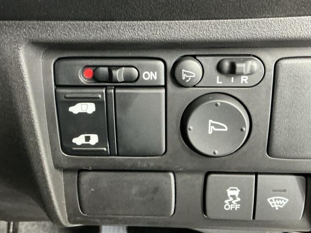 �p���[�X���C�h�h�A�̊J�̓X�}�[�g�L�[�̃����R����h�A�m�u�͖ܘ_�A�^�]�ȑ��̃X�C�b�`����ł��J���ł��A���S�E�ȒP�ł�