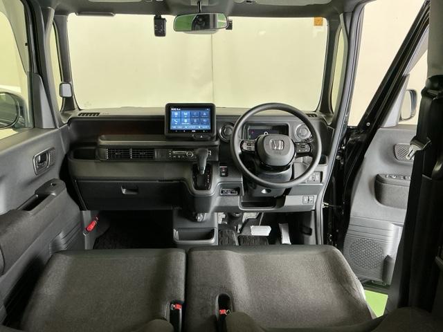 Ｎ－ＢＯＸカスタム ベースグレード　ディスプレイオーディオ　Ｒカメラ　ＥＴＣ　Ｗ電動ドア　ＵＳＢ接続　ＣＭＢＳ　Ｄレコ　ベンチシート　オートエアコン　スマートキ　ＬＥＤ　盗難防止装置　クルコン　バックカメラ　パワーステアリング　ＥＳＣ（2枚目）