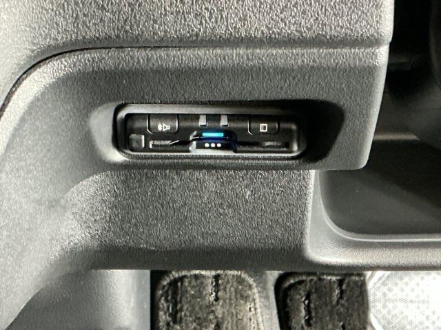 Ｎ－ＢＯＸカスタム ベースグレード　ディスプレイオーディオ　Ｒカメラ　ＥＴＣ　Ｗ電動ドア　ＵＳＢ接続　ＣＭＢＳ　Ｄレコ　ベンチシート　オートエアコン　スマートキ　ＬＥＤ　盗難防止装置　クルコン　バックカメラ　パワーステアリング　ＥＳＣ（15枚目）