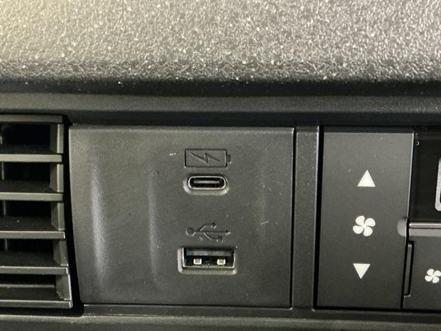 Ｎ－ＢＯＸカスタム ベースグレード　ディスプレイオーディオ　Ｒカメラ　ＥＴＣ　Ｗ電動ドア　ＵＳＢ接続　ＣＭＢＳ　Ｄレコ　ベンチシート　オートエアコン　スマートキ　ＬＥＤ　盗難防止装置　クルコン　バックカメラ　パワーステアリング　ＥＳＣ（22枚目）