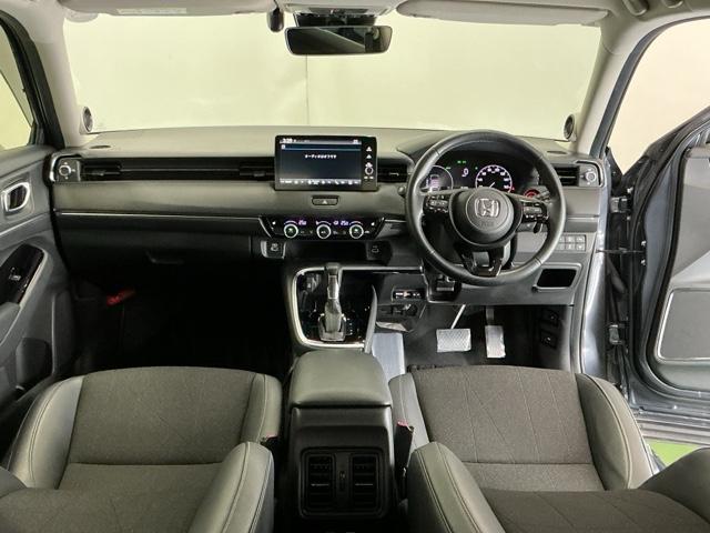 �h���C�o�[�𒆐S�Ɏ��R�Ɏ肪�͂��ʒu�ɂ`�s�Z���N�g���o�[��G�A�R���A�l�X�ȑ���X�C�b�`�Ȃǂ�z�u�A���쐫�ɗD��Ă��܂�