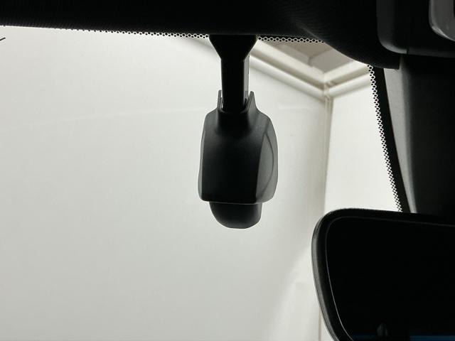 �܂����I�̎��̂��߂Ƀh���C�u���R�[�_�[�������Ă��܂��B�Փ˂����m����ƈ�莞�ԉ摜�������ۑ��ł���̂ň��S�ł�