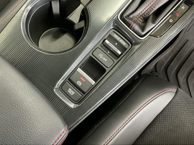 �p�[�L���O�u���[�L�̓X�}�[�g�ȓd�q���䎮�ƍ��킹�ďa�؎����Ƀu���[�L�y�_�����瑫�𗣂��Ă���ԏ�Ԃ�ێ����Ă����I�[�g�u���[�L�z�[���h�@�\�ŉ^�]���y�ɂȂ�܂��B�X�^�[�g�̓A�N�Z���y�_���𓥂ނ���