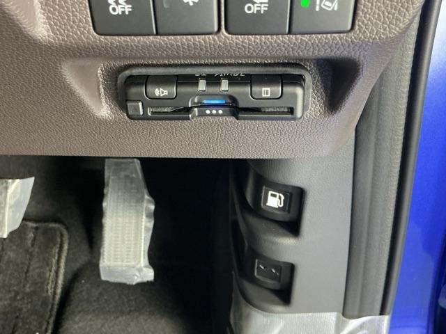 フリード Ｇ　ナビ　Ｒカメラ　フルセグ　ＣＤ　ＥＴＣ　Ａクルーズ　記録簿　３列シート　ＬＥＤヘッドライト　パワーウインドウ　地デジ　イモビ　ＶＳＡ　ＵＳＢ　エアコン　エアバッグ　スマートキー　ＥＣＯＮモード　ＡＢＳ（13枚目）