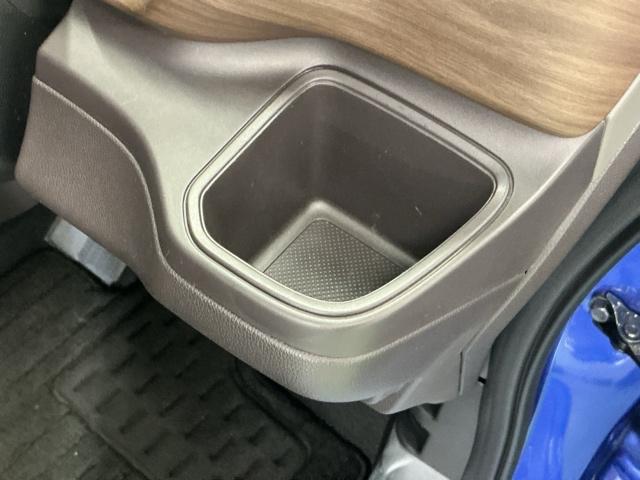 フリード Ｇ　ナビ　Ｒカメラ　フルセグ　ＣＤ　ＥＴＣ　Ａクルーズ　記録簿　３列シート　ＬＥＤヘッドライト　パワーウインドウ　地デジ　イモビ　ＶＳＡ　ＵＳＢ　エアコン　エアバッグ　スマートキー　ＥＣＯＮモード　ＡＢＳ（17枚目）