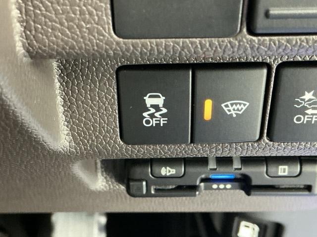 フリード Ｇ　ナビ　Ｒカメラ　フルセグ　ＣＤ　ＥＴＣ　Ａクルーズ　記録簿　３列シート　ＬＥＤヘッドライト　パワーウインドウ　地デジ　イモビ　ＶＳＡ　ＵＳＢ　エアコン　エアバッグ　スマートキー　ＥＣＯＮモード　ＡＢＳ（26枚目）