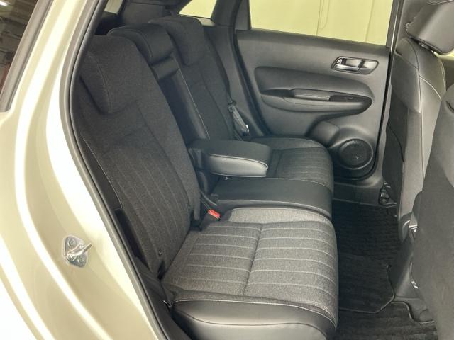 フィット ｅ：ＨＥＶホームブラックスタイル　ナビ　Ｒカメラ　ブルートゥース　フルセグ　オートライト　Ｂカメラ　ＬＥＤライト　クリアランスソナー　サイドＳＲＳ　オートクルーズコントロール　フルオートエアコン　ＶＳＡ　スマ－トキ－　衝突軽減　ＥＴＣ（21枚目）