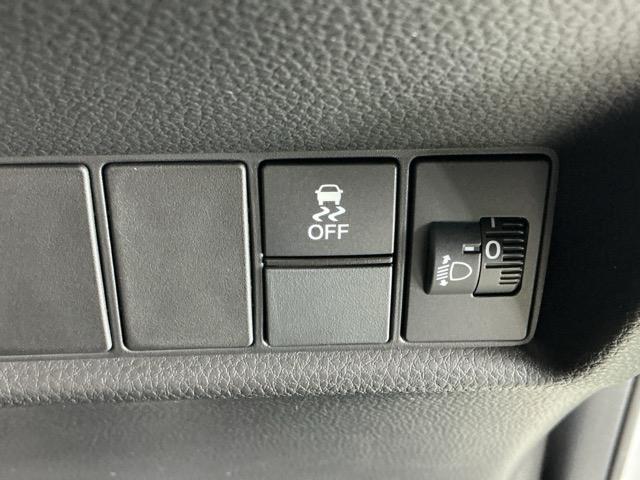 フィット ｅ：ＨＥＶホームブラックスタイル　ナビ　Ｒカメラ　ブルートゥース　フルセグ　オートライト　Ｂカメラ　ＬＥＤライト　クリアランスソナー　サイドＳＲＳ　オートクルーズコントロール　フルオートエアコン　ＶＳＡ　スマ－トキ－　衝突軽減　ＥＴＣ（24枚目）