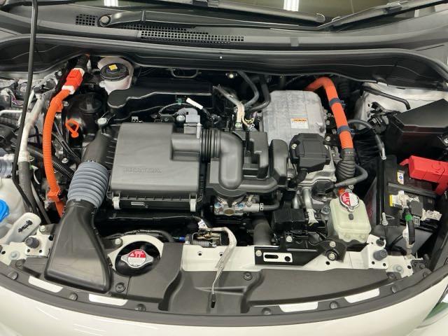 フィット ｅ：ＨＥＶホームブラックスタイル　ナビ　Ｒカメラ　ブルートゥース　フルセグ　オートライト　Ｂカメラ　ＬＥＤライト　クリアランスソナー　サイドＳＲＳ　オートクルーズコントロール　フルオートエアコン　ＶＳＡ　スマ－トキ－　衝突軽減　ＥＴＣ（27枚目）