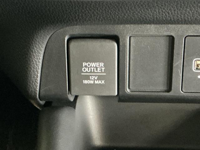 フィット ｅ：ＨＥＶホームブラックスタイル　ナビ　Ｒカメラ　ブルートゥース　フルセグ　オートライト　Ｂカメラ　ＬＥＤライト　クリアランスソナー　サイドＳＲＳ　オートクルーズコントロール　フルオートエアコン　ＶＳＡ　スマ－トキ－　衝突軽減　ＥＴＣ（49枚目）