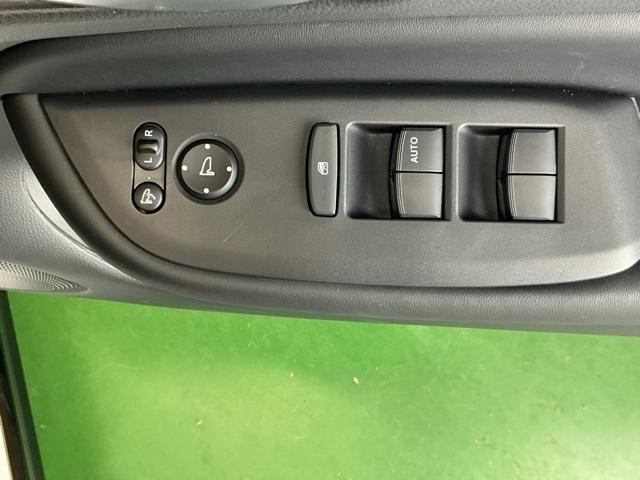 フィット ｅ：ＨＥＶホームブラックスタイル　ナビ　Ｒカメラ　ブルートゥース　フルセグ　オートライト　Ｂカメラ　ＬＥＤライト　クリアランスソナー　サイドＳＲＳ　オートクルーズコントロール　フルオートエアコン　ＶＳＡ　スマ－トキ－　衝突軽減　ＥＴＣ（54枚目）