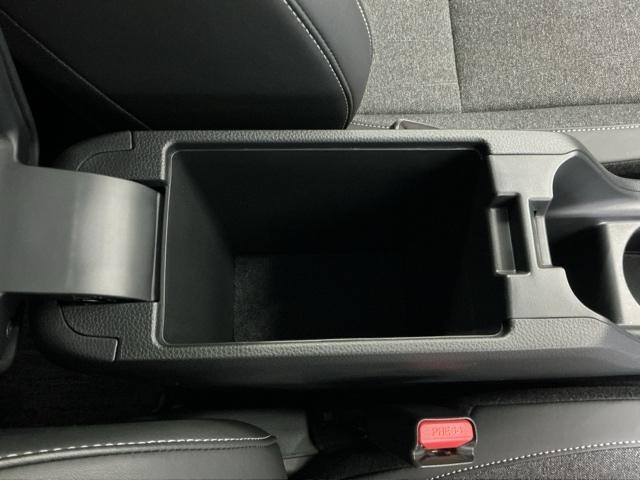 フィット ｅ：ＨＥＶホームブラックスタイル　ナビ　Ｒカメラ　ブルートゥース　フルセグ　オートライト　Ｂカメラ　ＬＥＤライト　クリアランスソナー　サイドＳＲＳ　オートクルーズコントロール　フルオートエアコン　ＶＳＡ　スマ－トキ－　衝突軽減　ＥＴＣ（55枚目）