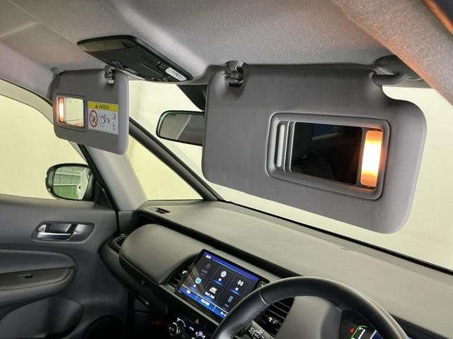 フィット ｅ：ＨＥＶホームブラックスタイル　ナビ　Ｒカメラ　ブルートゥース　フルセグ　オートライト　Ｂカメラ　ＬＥＤライト　クリアランスソナー　サイドＳＲＳ　オートクルーズコントロール　フルオートエアコン　ＶＳＡ　スマ－トキ－　衝突軽減　ＥＴＣ（59枚目）