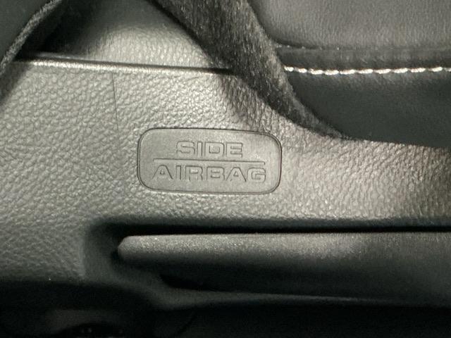 フィット ｅ：ＨＥＶホームブラックスタイル　ナビ　Ｒカメラ　ブルートゥース　フルセグ　オートライト　Ｂカメラ　ＬＥＤライト　クリアランスソナー　サイドＳＲＳ　オートクルーズコントロール　フルオートエアコン　ＶＳＡ　スマ－トキ－　衝突軽減　ＥＴＣ（60枚目）