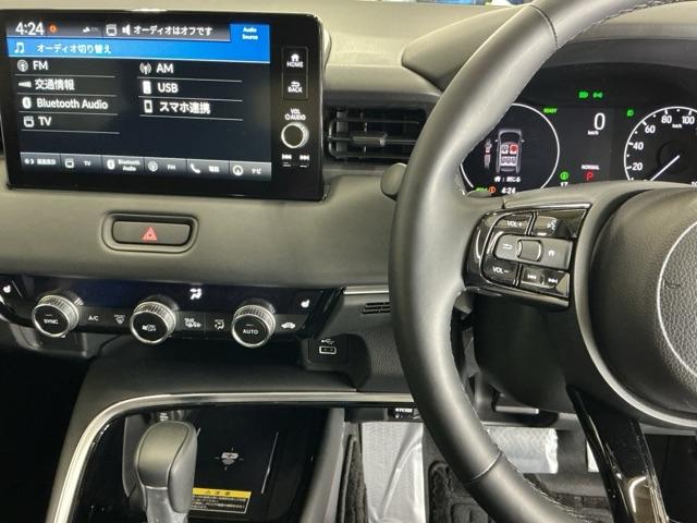 ヴェゼル ｅ：ＨＥＶＺ　ドラレコ　ナビ　Ｒカメラ　ブルートゥース　衝突回避支援ブレーキ機能　スマキ　Ｐトランク　フルオートエアコン　Ｄレコ　エアバッグ　両席エアバック　記録簿付　パワーウィンドウ　ＬＥＤランプ　ソナー　ＵＳＢ（3枚目）