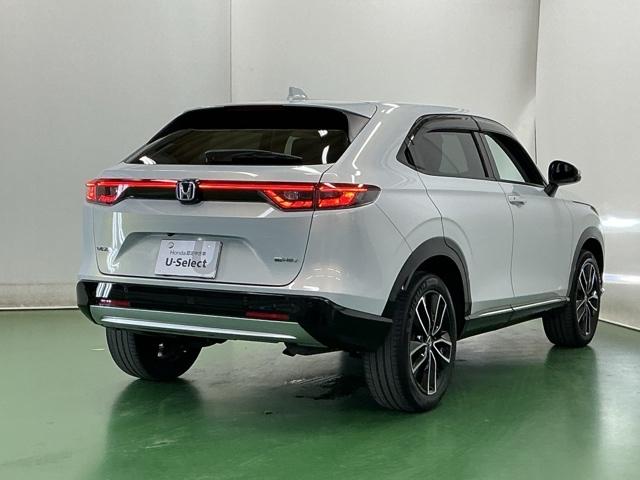 ヴェゼル ｅ：ＨＥＶＺ　ドラレコ　ナビ　Ｒカメラ　ブルートゥース　衝突回避支援ブレーキ機能　スマキ　Ｐトランク　フルオートエアコン　Ｄレコ　エアバッグ　両席エアバック　記録簿付　パワーウィンドウ　ＬＥＤランプ　ソナー　ＵＳＢ（8枚目）