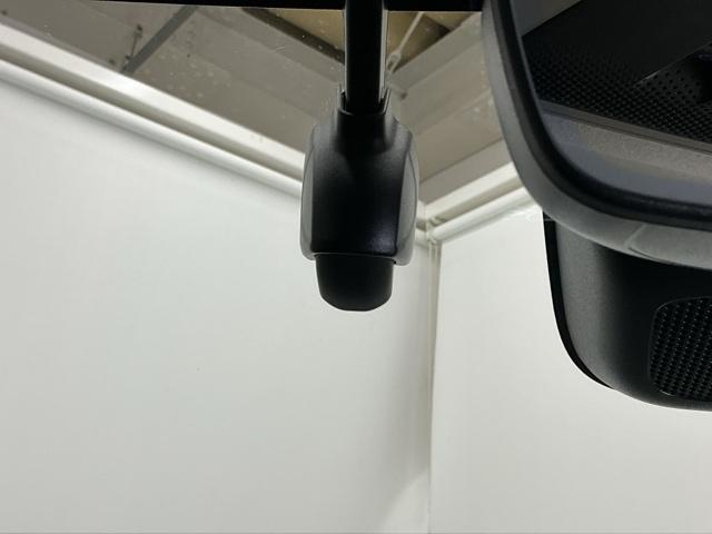 ヴェゼル ｅ：ＨＥＶＺ　ドラレコ　ナビ　Ｒカメラ　ブルートゥース　衝突回避支援ブレーキ機能　スマキ　Ｐトランク　フルオートエアコン　Ｄレコ　エアバッグ　両席エアバック　記録簿付　パワーウィンドウ　ＬＥＤランプ　ソナー　ＵＳＢ（13枚目）