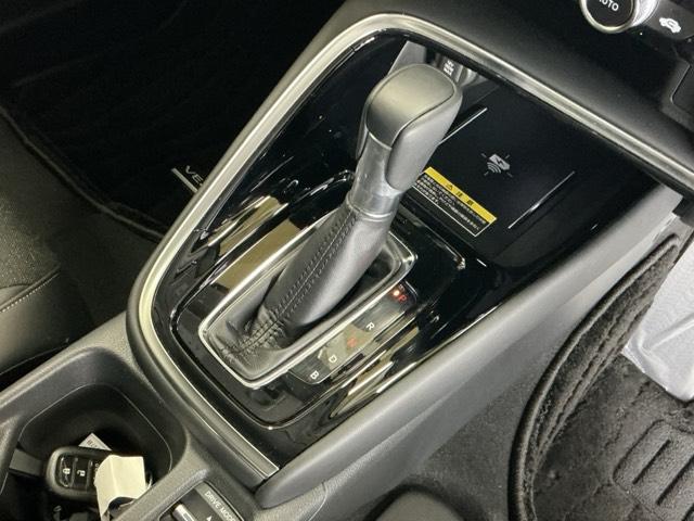 ヴェゼル ｅ：ＨＥＶＺ　ドラレコ　ナビ　Ｒカメラ　ブルートゥース　衝突回避支援ブレーキ機能　スマキ　Ｐトランク　フルオートエアコン　Ｄレコ　エアバッグ　両席エアバック　記録簿付　パワーウィンドウ　ＬＥＤランプ　ソナー　ＵＳＢ（19枚目）