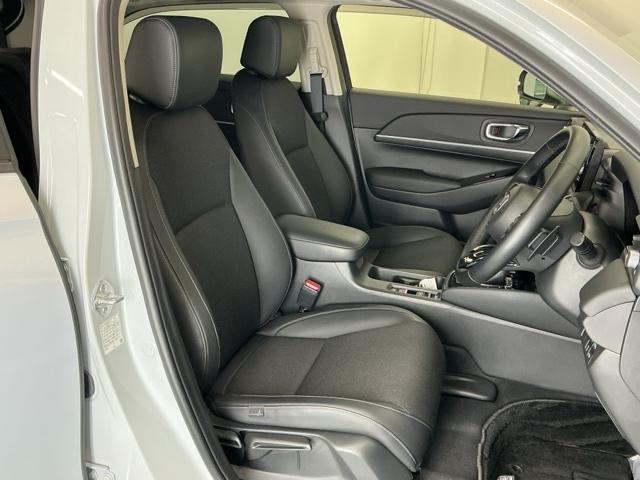 ヴェゼル ｅ：ＨＥＶＺ　ドラレコ　ナビ　Ｒカメラ　ブルートゥース　衝突回避支援ブレーキ機能　スマキ　Ｐトランク　フルオートエアコン　Ｄレコ　エアバッグ　両席エアバック　記録簿付　パワーウィンドウ　ＬＥＤランプ　ソナー　ＵＳＢ（26枚目）