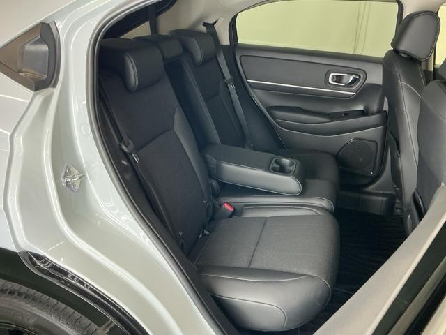 ヴェゼル ｅ：ＨＥＶＺ　ドラレコ　ナビ　Ｒカメラ　ブルートゥース　衝突回避支援ブレーキ機能　スマキ　Ｐトランク　フルオートエアコン　Ｄレコ　エアバッグ　両席エアバック　記録簿付　パワーウィンドウ　ＬＥＤランプ　ソナー　ＵＳＢ（27枚目）