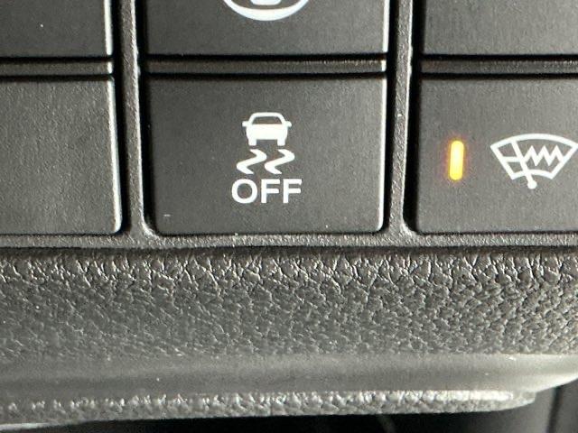 ヴェゼル ｅ：ＨＥＶＺ　ドラレコ　ナビ　Ｒカメラ　ブルートゥース　衝突回避支援ブレーキ機能　スマキ　Ｐトランク　フルオートエアコン　Ｄレコ　エアバッグ　両席エアバック　記録簿付　パワーウィンドウ　ＬＥＤランプ　ソナー　ＵＳＢ（30枚目）