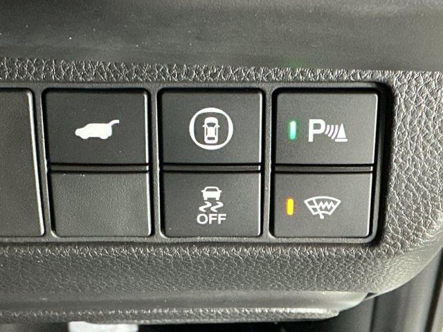 ヴェゼル ｅ：ＨＥＶＺ　ドラレコ　ナビ　Ｒカメラ　ブルートゥース　衝突回避支援ブレーキ機能　スマキ　Ｐトランク　フルオートエアコン　Ｄレコ　エアバッグ　両席エアバック　記録簿付　パワーウィンドウ　ＬＥＤランプ　ソナー　ＵＳＢ（32枚目）