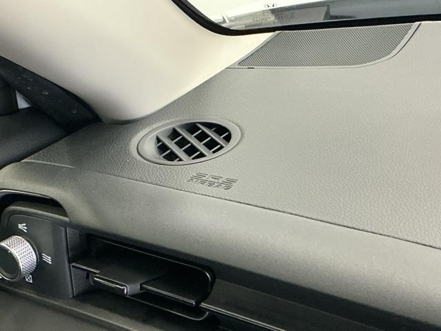 ヴェゼル ｅ：ＨＥＶＺ　ドラレコ　ナビ　Ｒカメラ　ブルートゥース　衝突回避支援ブレーキ機能　スマキ　Ｐトランク　フルオートエアコン　Ｄレコ　エアバッグ　両席エアバック　記録簿付　パワーウィンドウ　ＬＥＤランプ　ソナー　ＵＳＢ（62枚目）