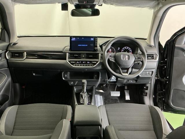 �h���C�o�[�𒆐S�Ɏ��R�Ɏ肪�͂��ʒu�ɂ`�s�Z���N�g���o�[��G�A�R���A�l�X�ȑ���X�C�b�`�Ȃǂ�z�u�A���쐫�ɗD��Ă��܂�