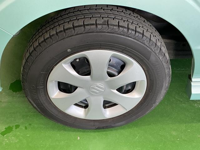 �X�`�[���z�C�[���ɂ͂��ꂢ�ɃN���[�j���O���ꂽ�z�C�[���g�����i�L���b�v�j���t���Ă��܂�