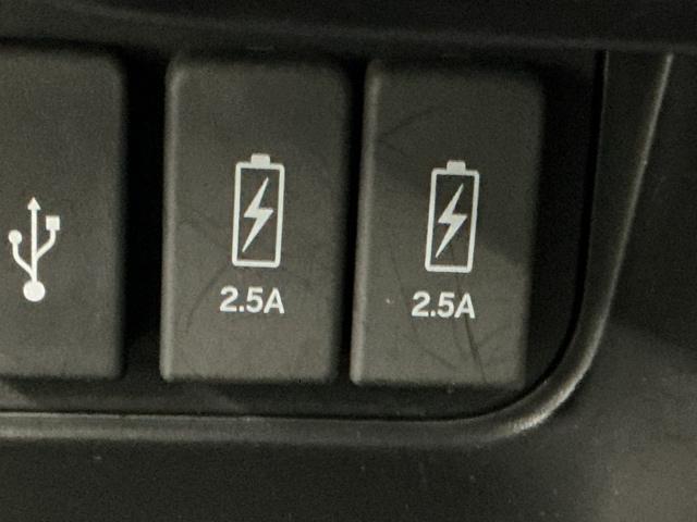 N-BOXカスタム L ナビ Rカメラ ブルートゥース フルセグ 両席エアバック Bモニタ ブレーキサポート セキュリティー LEDランプ キーレスエントリー 記録簿 SRS 横滑り防止機能 片側電動両側スライドドア PW(20枚目)