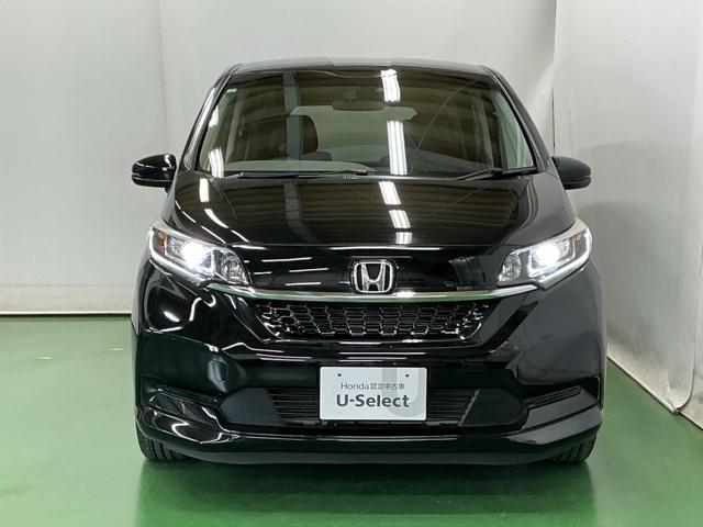 フリードハイブリッド ハイブリッド・Ｇホンダセンシング　ドラレコ　ナビ　Ｒカメラ　ブルートゥース　クルーズＣ　ＤＶＤ視聴　ＵＳＢ接続　ブレーキサポート　ＬＥＤヘットライト　Ｗエアバック　記録簿付き　バックモニタ　アイストップ　地デジフルセグ　キーレス　３列（6枚目）