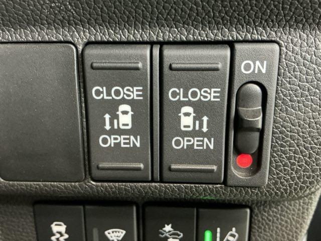 フリードハイブリッド ハイブリッド・Ｇホンダセンシング　ドラレコ　ナビ　Ｒカメラ　ブルートゥース　クルーズＣ　ＤＶＤ視聴　ＵＳＢ接続　ブレーキサポート　ＬＥＤヘットライト　Ｗエアバック　記録簿付き　バックモニタ　アイストップ　地デジフルセグ　キーレス　３列（25枚目）